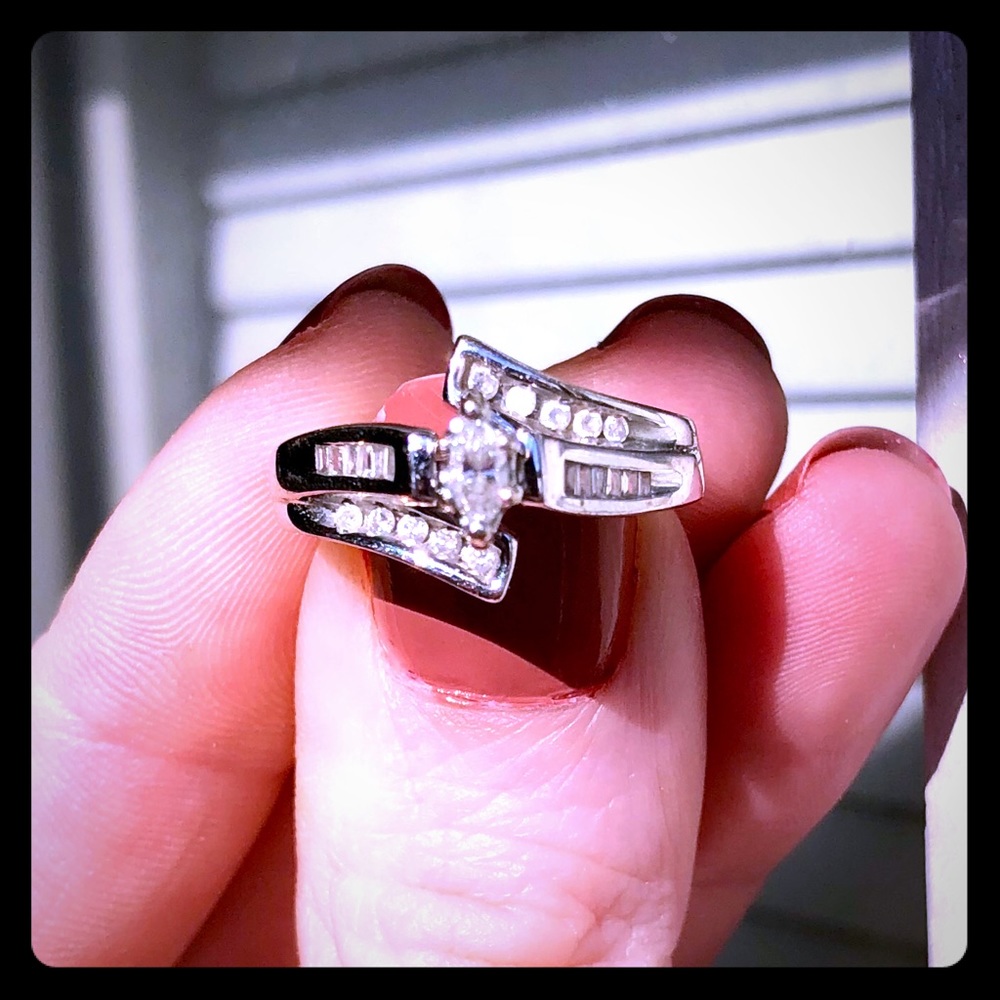 14k White Gold Diamond Engagement Ring size 5